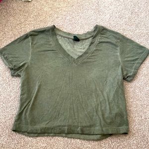 A lose short top. Worn twice, great quality no stains.